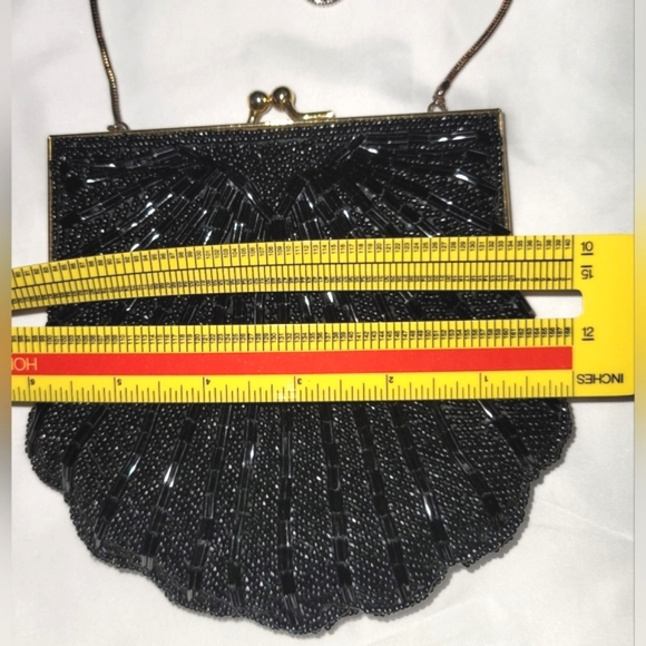 Parisian Signature beaded shell shaped evening bag - Picture 5 of 8